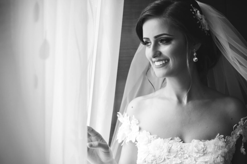 How to Design White and Pink Floral Arrangements for a Romantic Wedding